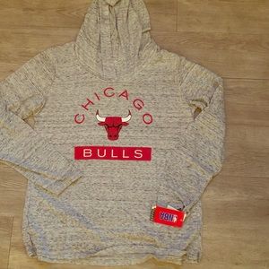 Women’s size large NBA Chicago Bull thin hoodie